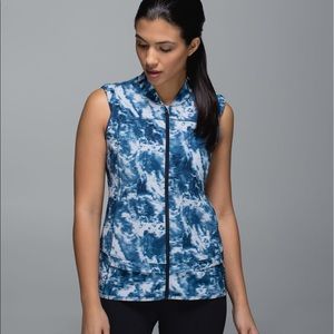 Sleeveless Blue Marble Zip-Front Jacket